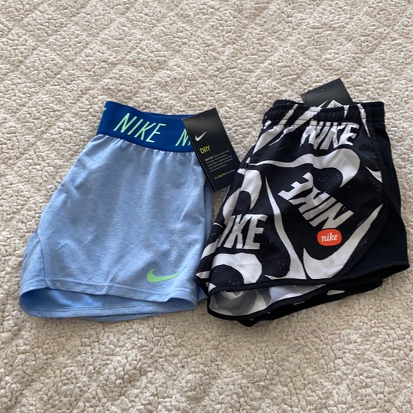 Nike Girls Shorts - Picture 2 of 6